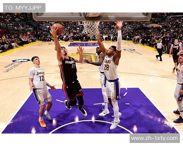 哈克斯替补登场26分钟高效表现14投9中斩获21分3篮板2助攻 哈克斯替补登场26分钟高效表现14投9中斩获21分3篮板2助攻