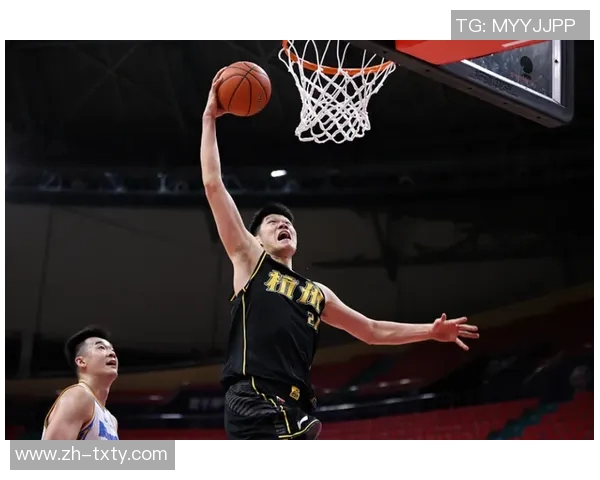 布劳恩上半场表现惊艳6投全中三分球两投全中助球队掌控比赛节奏