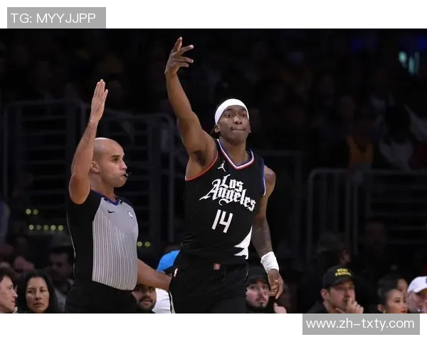 曼恩半场表现惊艳五投全中三分两中助球队取得领先