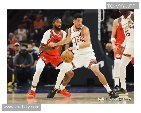 布克称赞格林能减轻压力认为其天赋极高助力球队表现