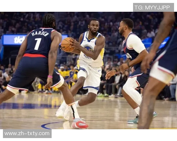 维金斯表现出色却难救球队全场13投9中贡献22分4篮板5助攻3三分球命中